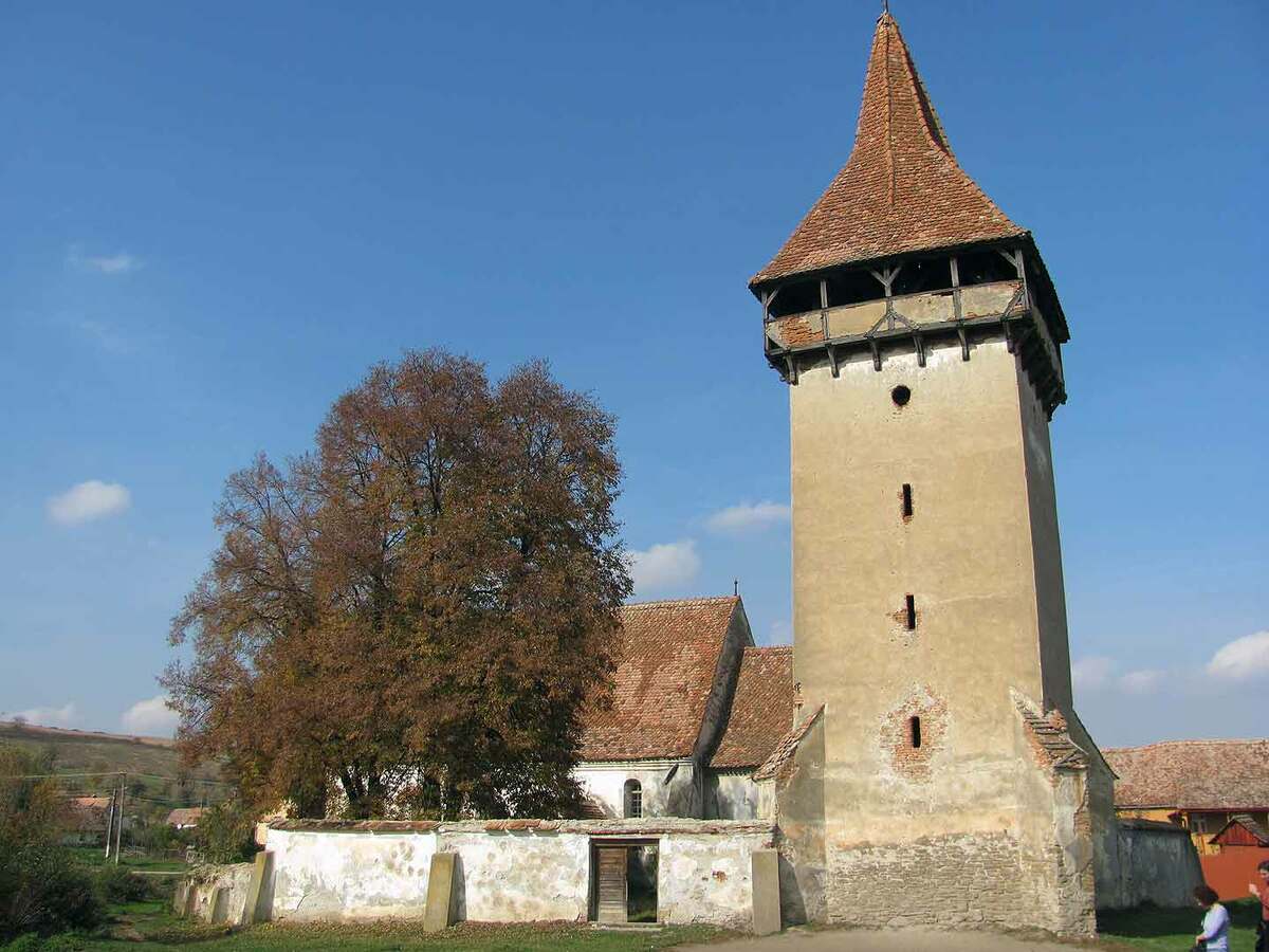 Fortified Church Ormeniș / Irmesch