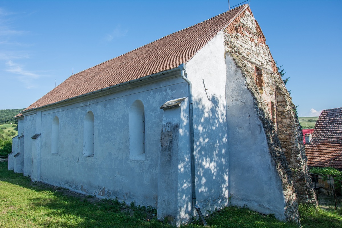Fortified Church Cenade / Scholten